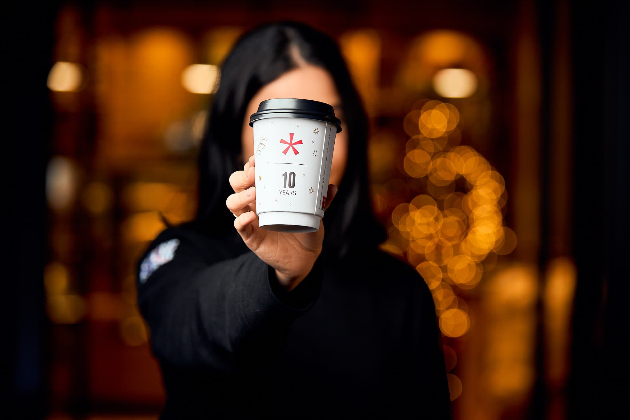commercial photography - coffeehouse tastehabitat - barista festive