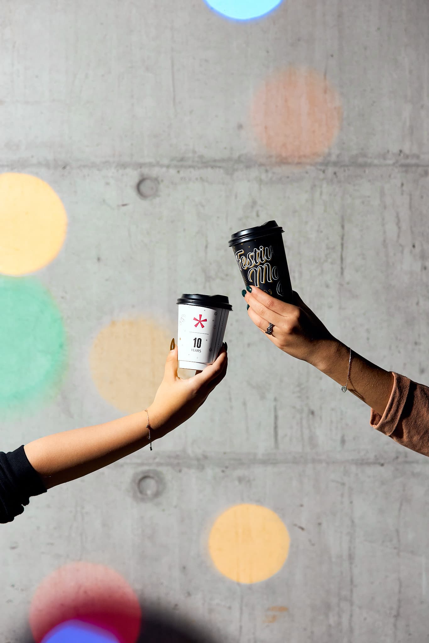 commercial photography - coffeehouse tastehabitat - festive mode - hands
